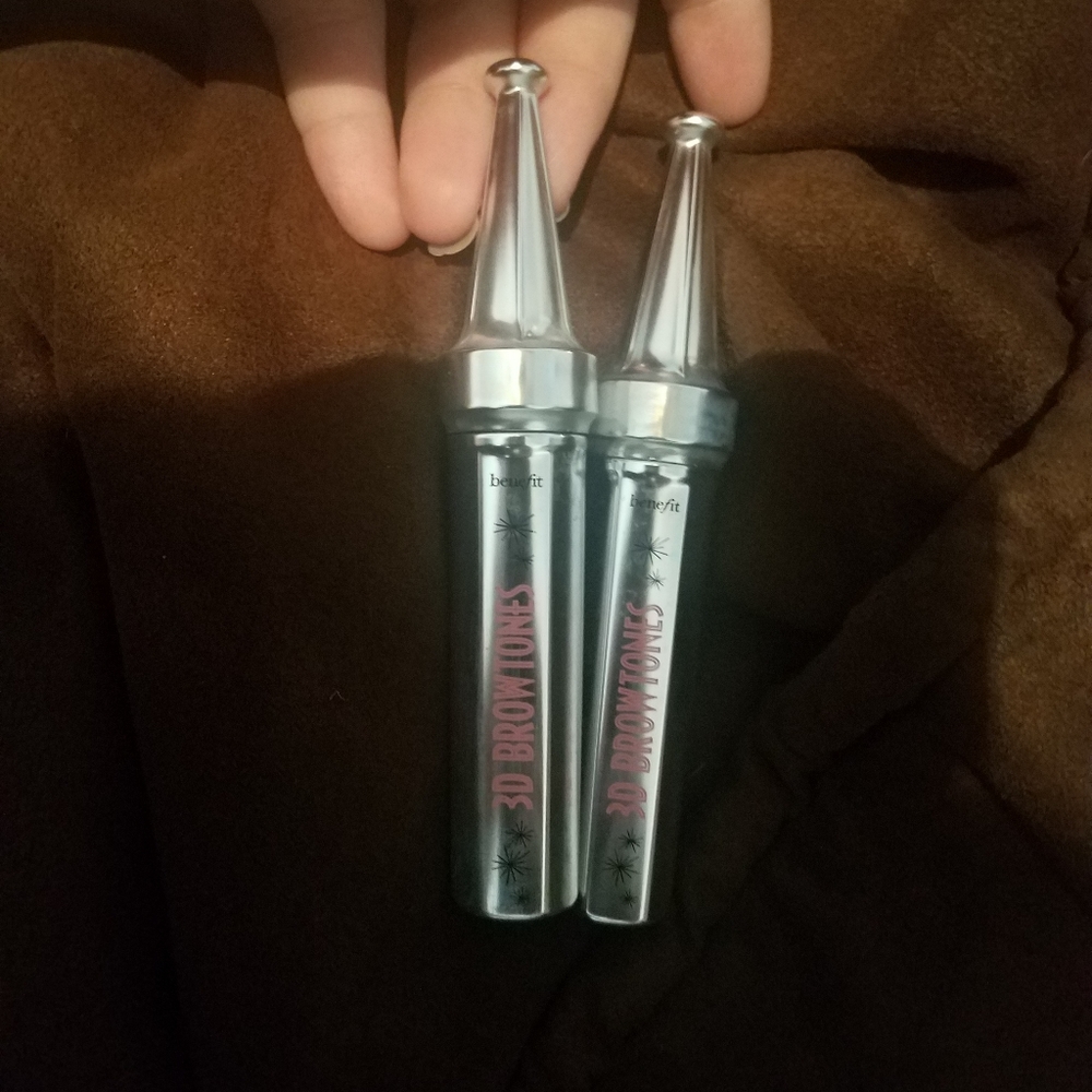 2 benefit 3D brow tones.